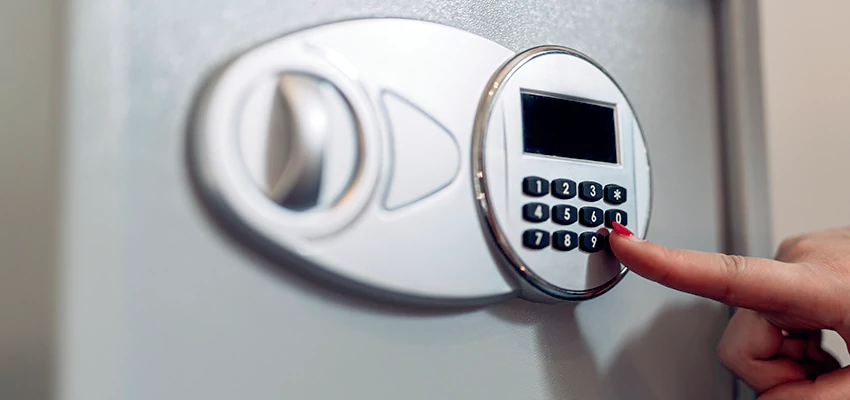 Jewelry Safe Cracking in Ashland, California